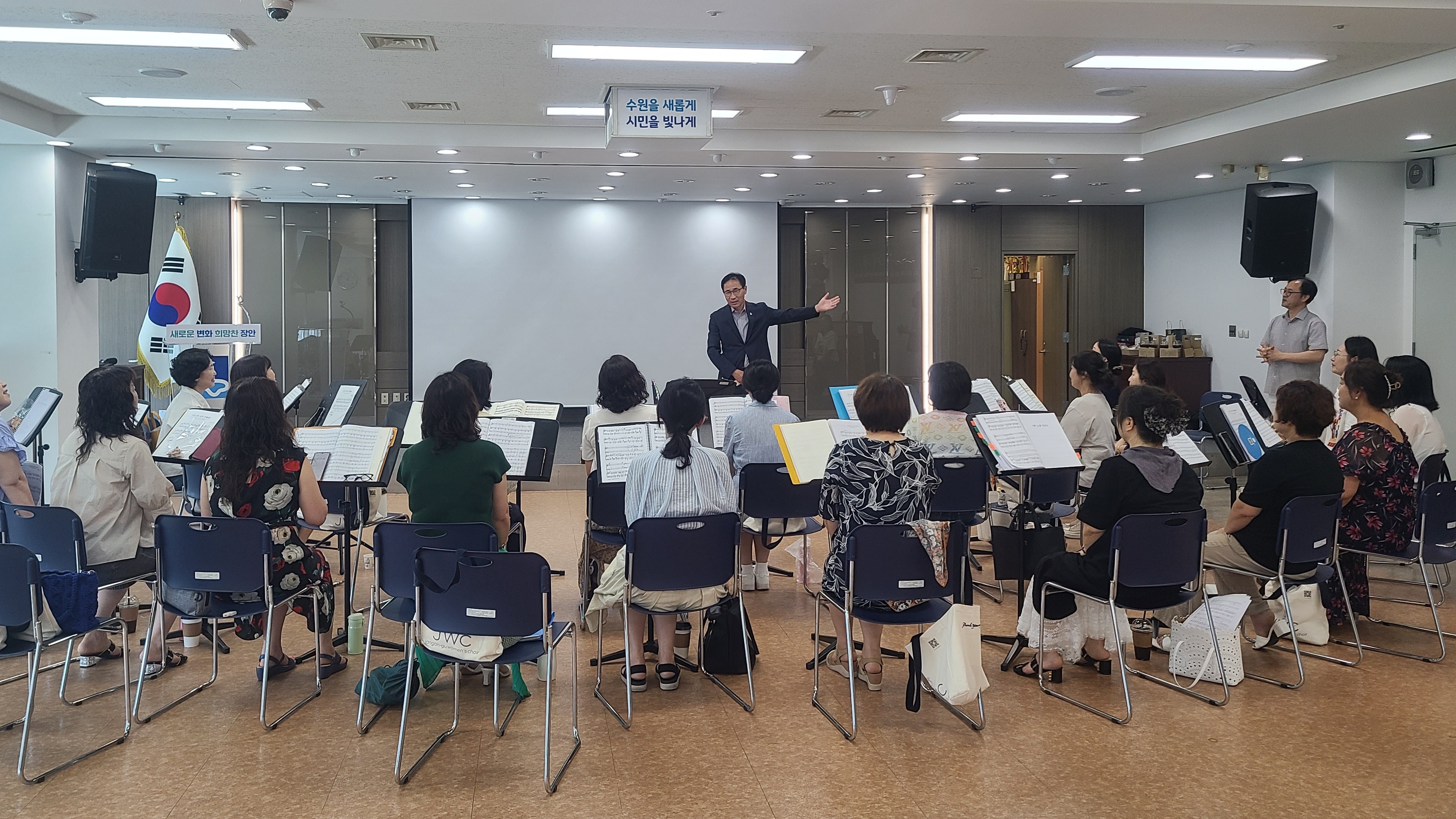 장안구 여성합창단 격려 말씀 및 간식 전달1번 사진